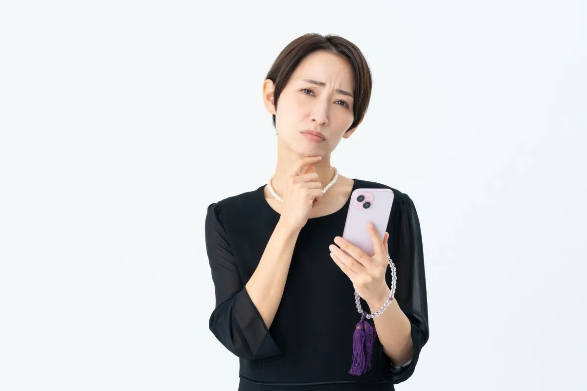 家族葬でどこまで呼ぶか迷ったら必読！参列者の基準とマナーを徹底解説